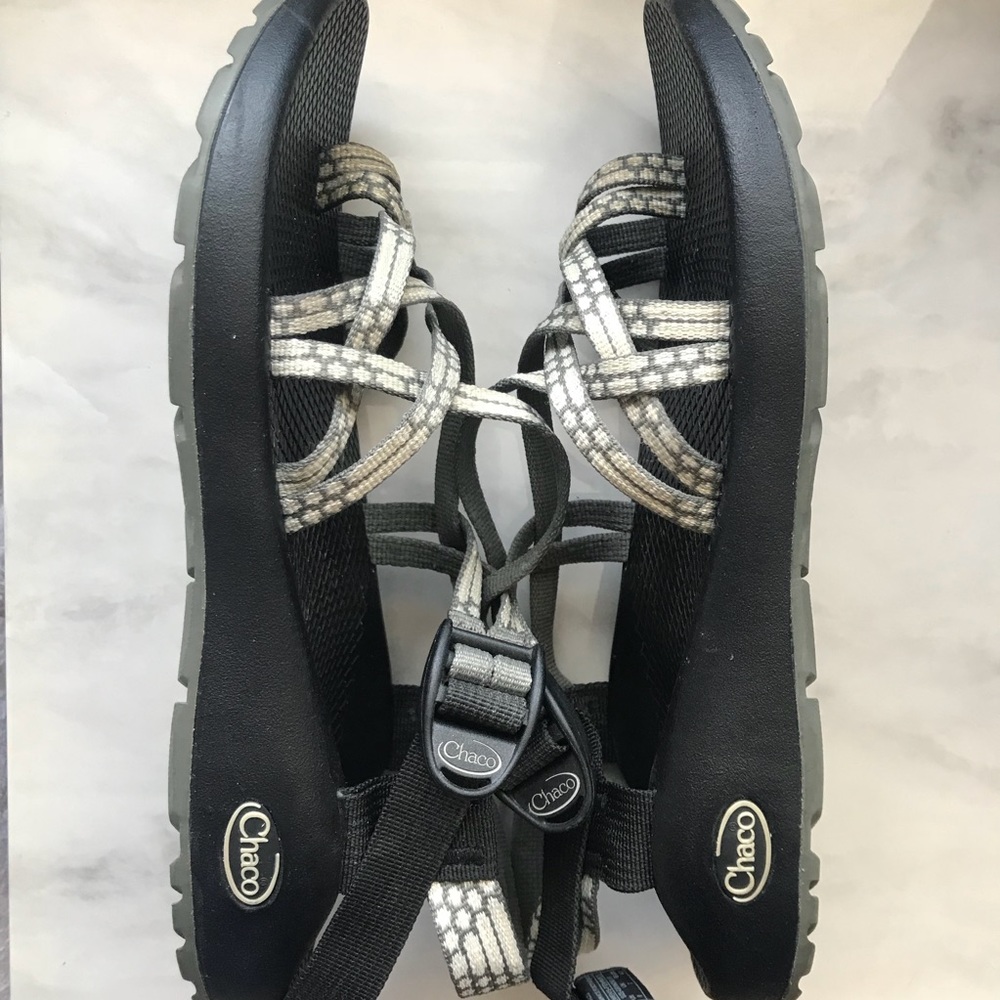 Double Strap Toe Loop Chacos SIZE 9